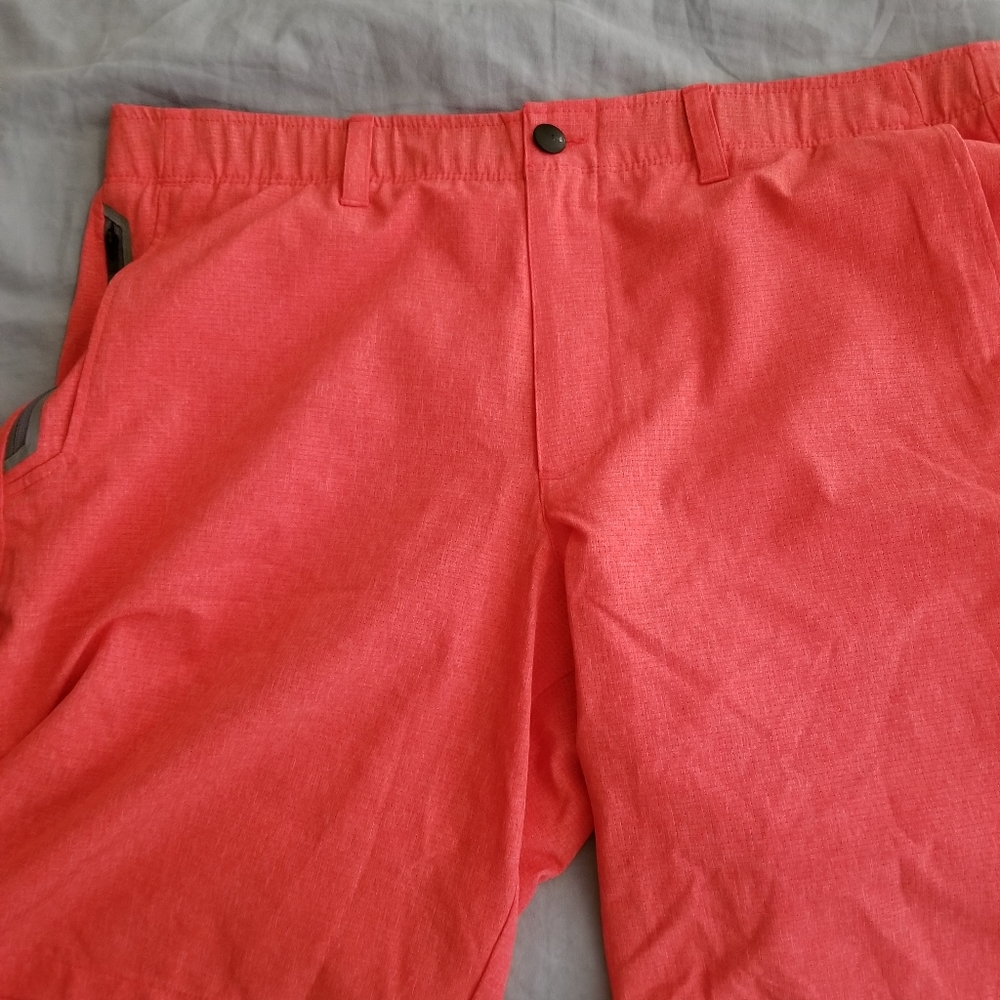 Mens Under Armour golf shorts 38
